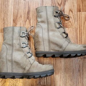 SOREL • Joan of Arctic Leather Hidden Wedge Boots • Women's size 7 • Lace-up